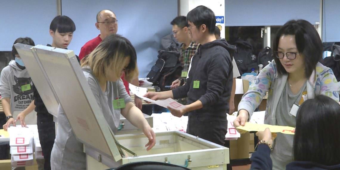 史上最亂投開票惹民怨！ 中選會主委陳英鈐辭職獲准