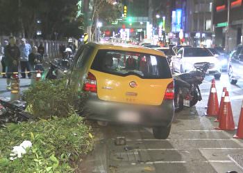 69歲婦開小黃失控連撞14車 游泳教練慘遭波及右腿截肢