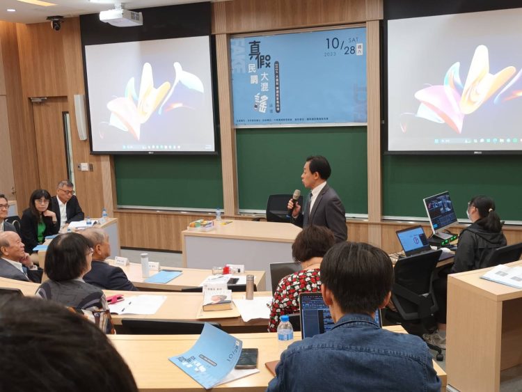 文化大學新聞學系教授莊伯仲